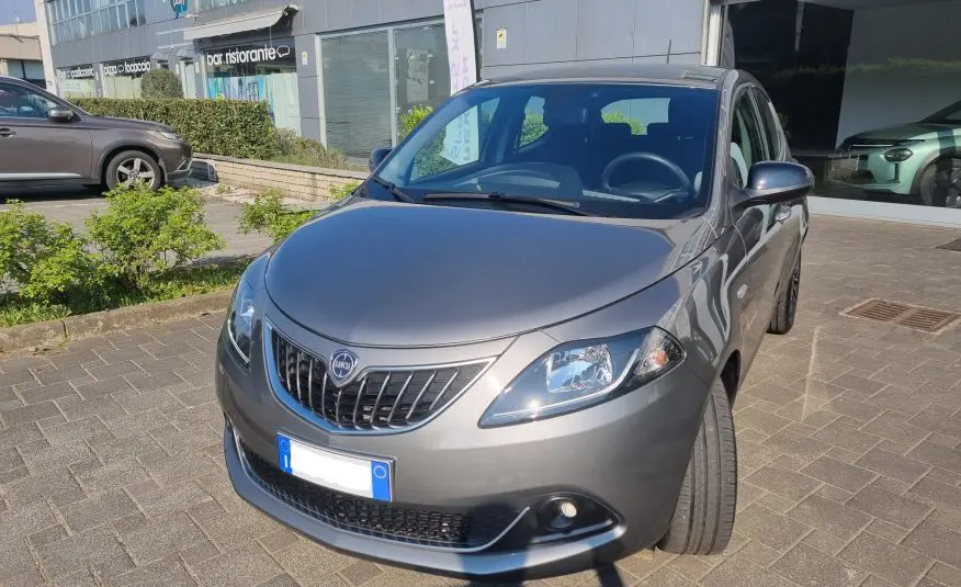 LANCIA YPSILON 1.0 HYBRID PLATINO S&S