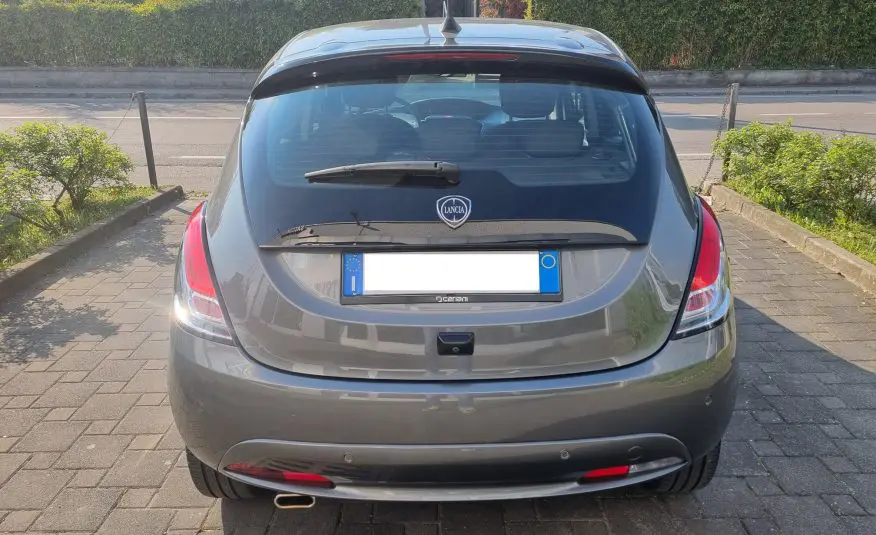 LANCIA YPSILON 1.0 HYBRID PLATINO S&S