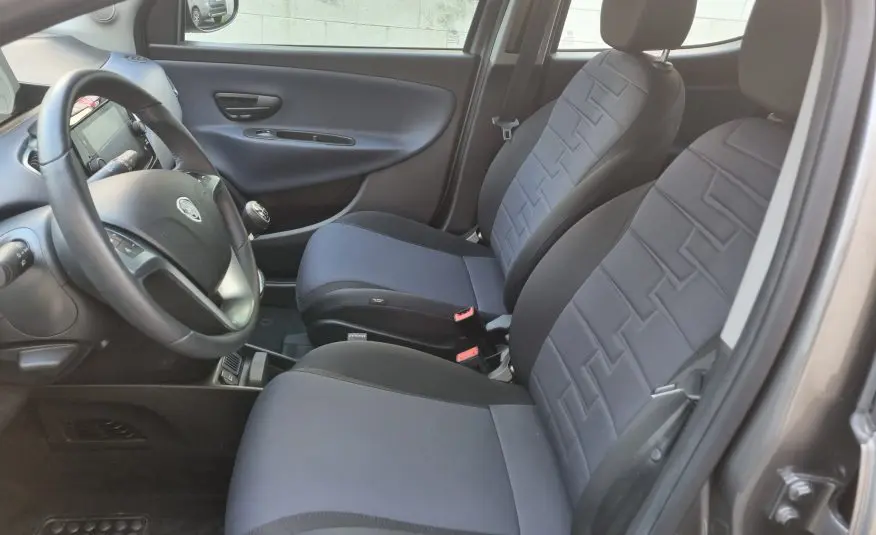 LANCIA YPSILON 1.0 HYBRID PLATINO S&S