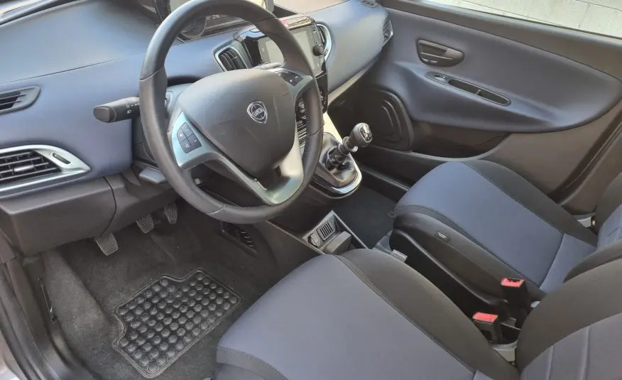 LANCIA YPSILON 1.0 HYBRID PLATINO S&S