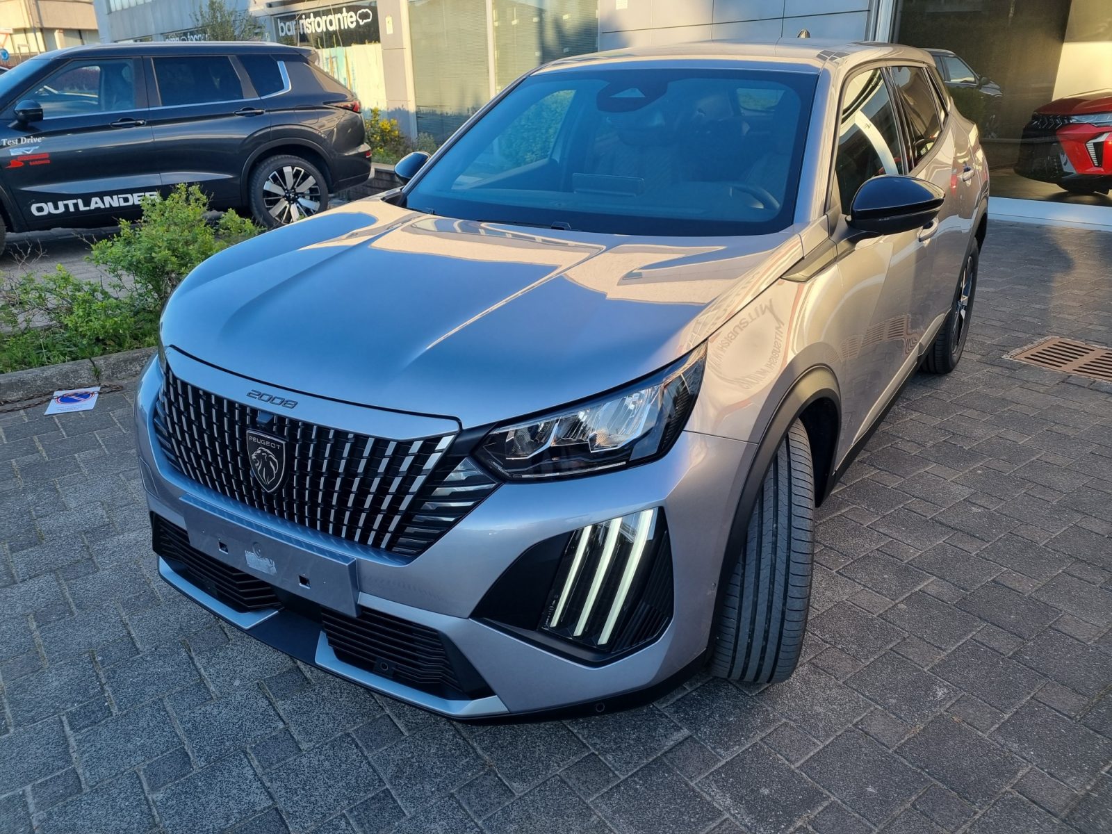 PEUGEOT 2008 1.2 HYBRIDE ALLURE 145cv e-dcs6
