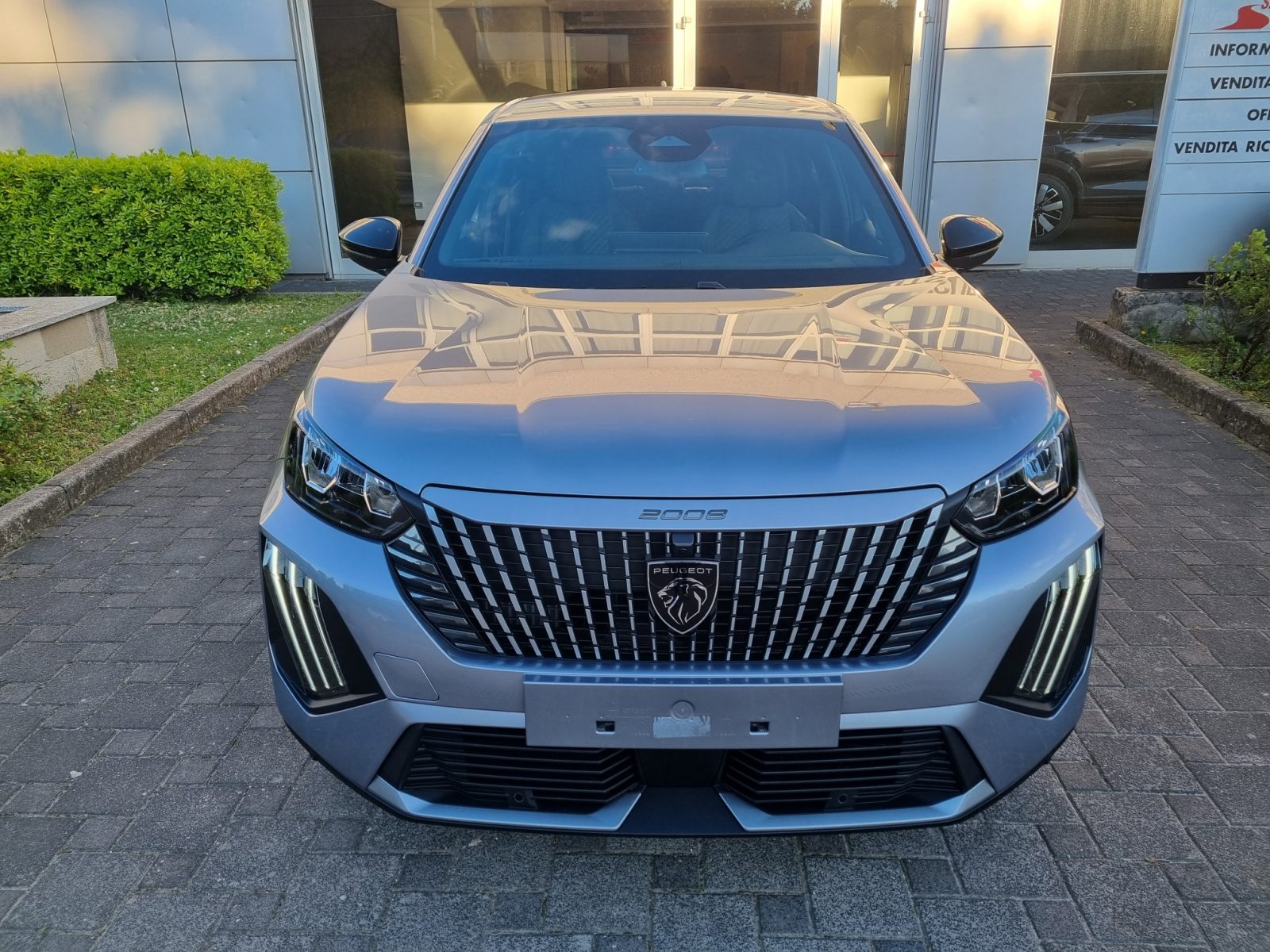 PEUGEOT 2008 1.2 HYBRIDE ALLURE 145cv e-dcs6