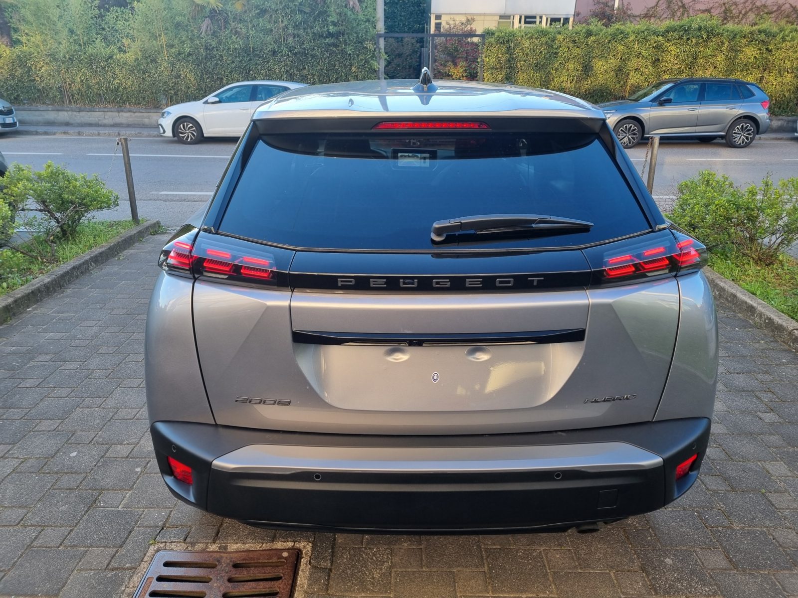 PEUGEOT 2008 1.2 HYBRIDE ALLURE 145cv e-dcs6