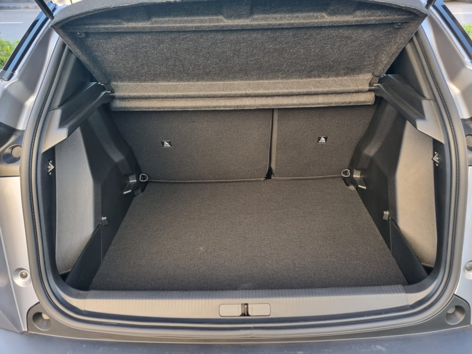 PEUGEOT 2008 1.2 HYBRIDE ALLURE 145cv e-dcs6
