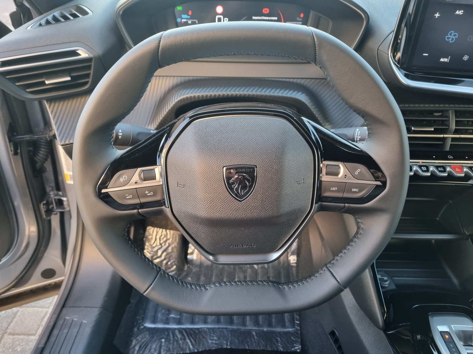 PEUGEOT 2008 1.2 HYBRIDE ALLURE 145cv e-dcs6