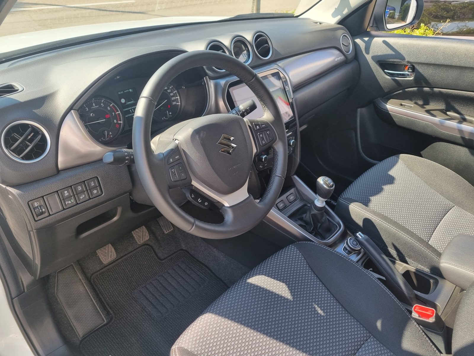 SUZUKI VITARA 1.4 HYBRID COOL 4×4