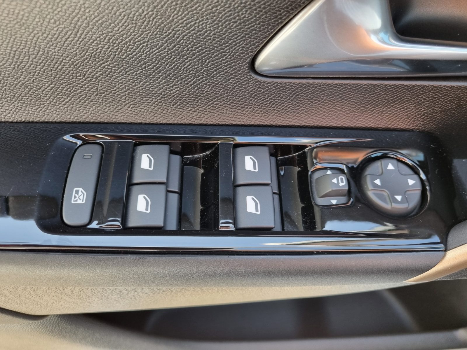 LANCIA YPSILON 1.2 MHEV LX 100cv DCT